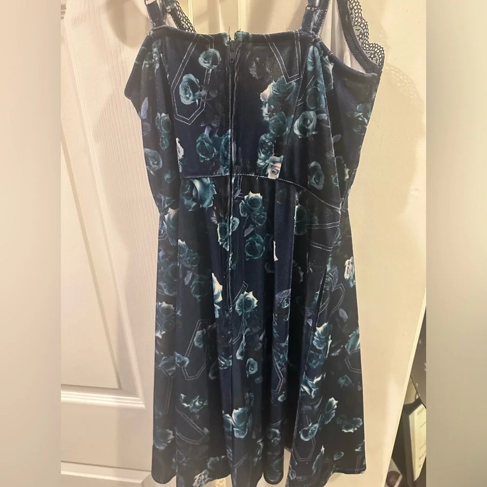 Dress - Picture 2 of 4